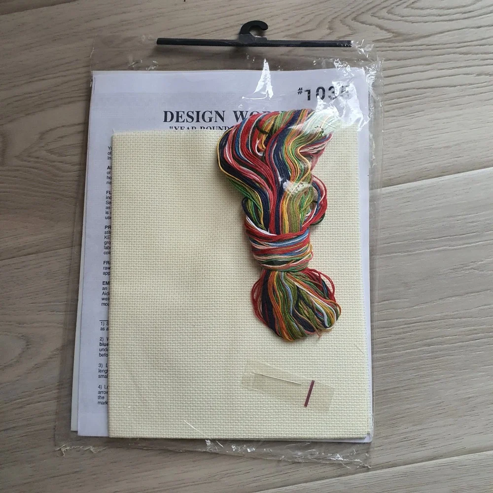 Design Works‎ Year Round Christmas Cross Stitch Kit Aida Floss Dolls Embroidery